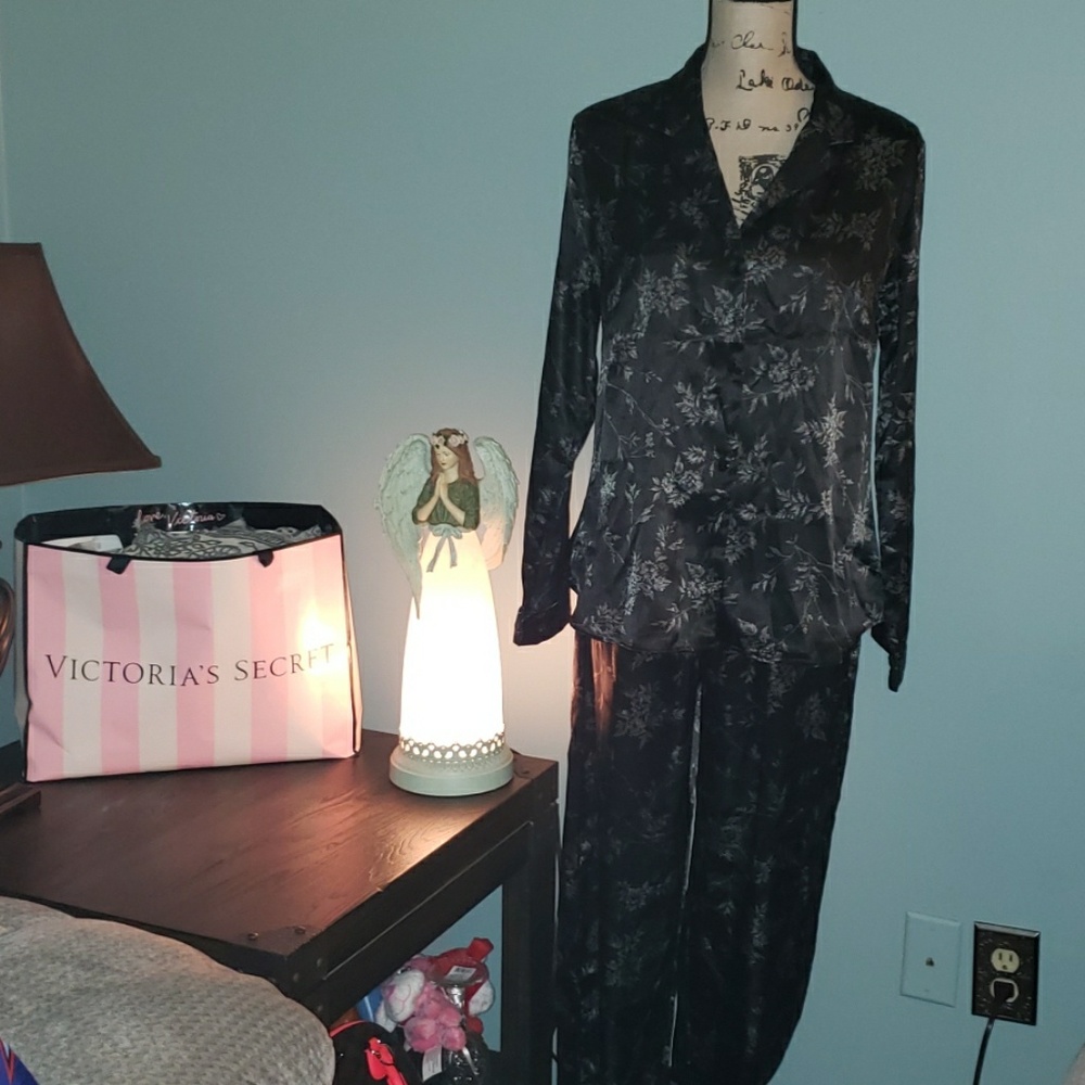 New Victoria's Secret Satin Floral Pajama Set